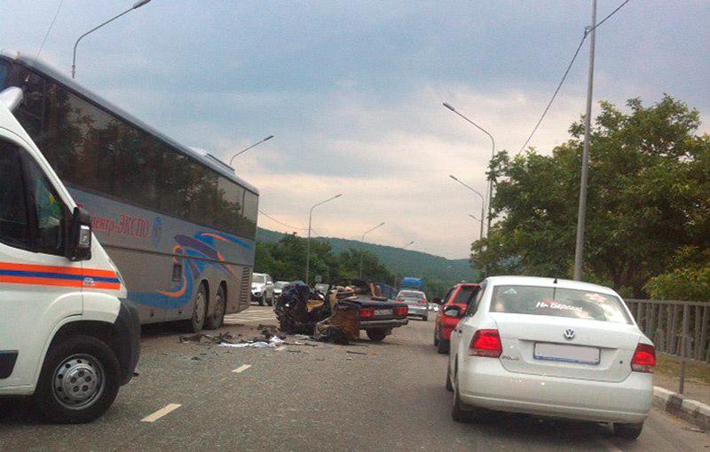На Кубани в результате ДТП 2 человека погибли, еще двое пострадали