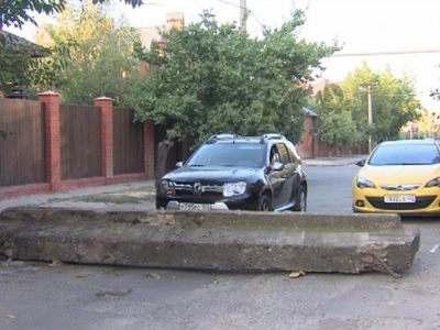 По поручению мэра в Краснодаре освободят муниципальные дороги от самовольных перекрытий