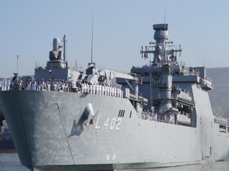 Новороссийск встречает десантный корабль ВМС Турции 